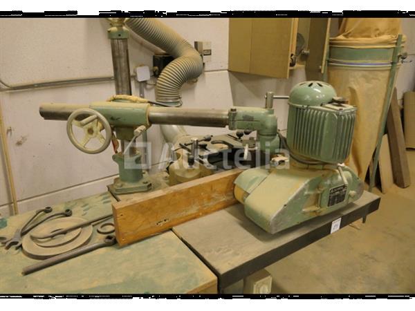 Grote foto router omgebouwd tot schuurmachine doe het zelf en verbouw ijzerwaren en bevestigingsmiddelen