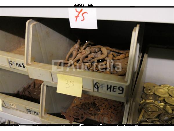 Grote foto decoratieve hardware handgrepen en laarzen sloten van ijzer en messing diversen doe het zelf en verbouw onderdelen en accessoires