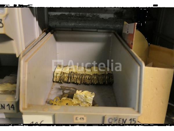 Grote foto decoratieve hardware handgrepen en laarzen sloten van ijzer en messing diversen doe het zelf en verbouw onderdelen en accessoires