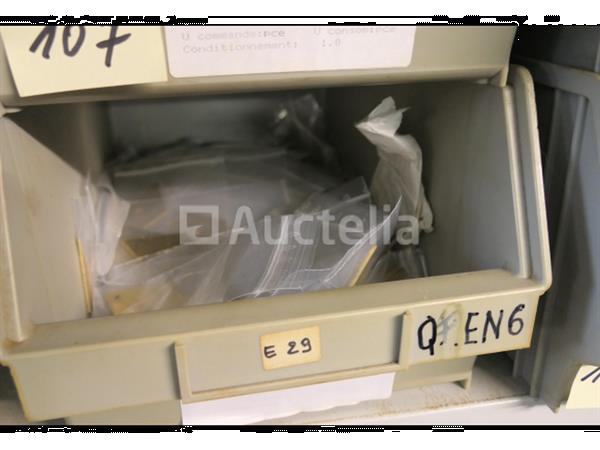 Grote foto decoratieve hardware handgrepen en laarzen sloten van ijzer en messing diversen doe het zelf en verbouw onderdelen en accessoires