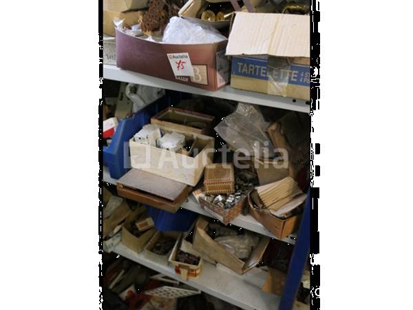 Grote foto decoratieve hardware handgrepen en laarzen sloten van ijzer en messing diversen doe het zelf en verbouw onderdelen en accessoires