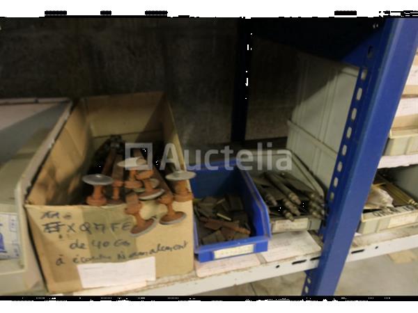 Grote foto grote partij meubelscharnieren ijzeren en messing reuzelpluggen doe het zelf en verbouw onderdelen en accessoires