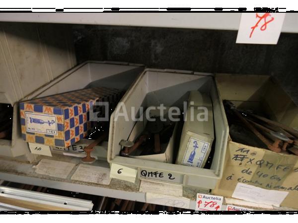 Grote foto grote partij meubelscharnieren ijzeren en messing reuzelpluggen doe het zelf en verbouw onderdelen en accessoires