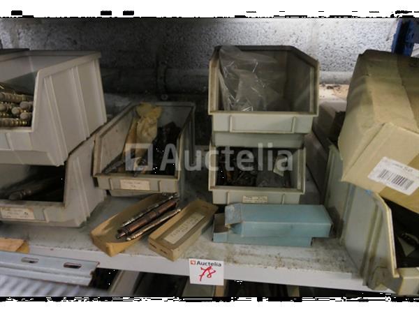 Grote foto grote partij meubelscharnieren ijzeren en messing reuzelpluggen doe het zelf en verbouw onderdelen en accessoires
