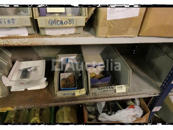 Grote foto grote partij meubelscharnieren ijzeren en messing reuzelpluggen doe het zelf en verbouw onderdelen en accessoires