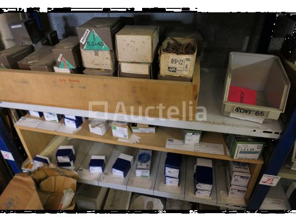 Grote foto grote partij diverse houtschroeven doe het zelf en verbouw onderdelen en accessoires