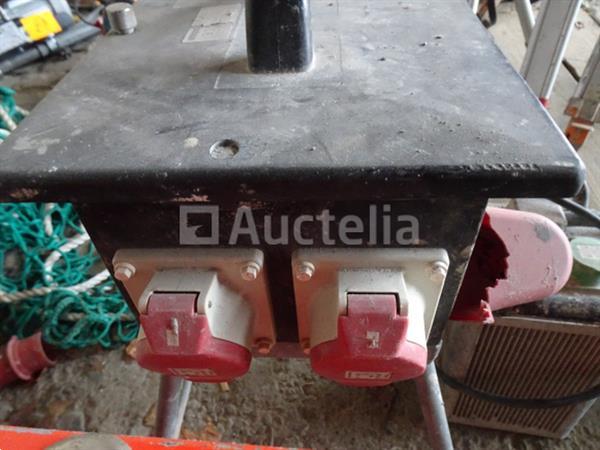 Grote foto 2 elektrische transformatoren op de bouwplaats doe het zelf en verbouw onderdelen en accessoires
