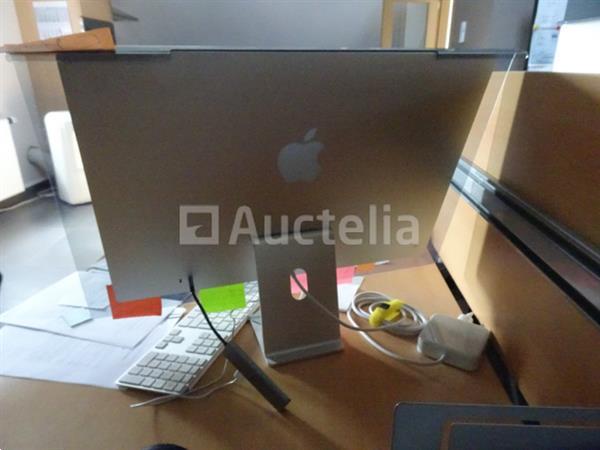 Grote foto een alles in n computer van apple met een apple toetsenbord doe het zelf en verbouw onderdelen en accessoires