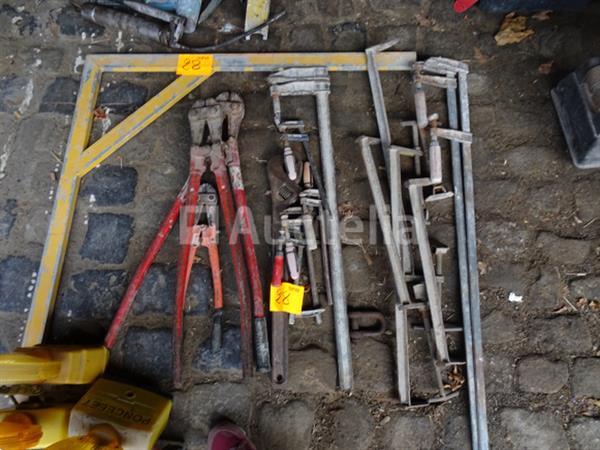 Grote foto een set handgereedschap doe het zelf en verbouw onderdelen en accessoires