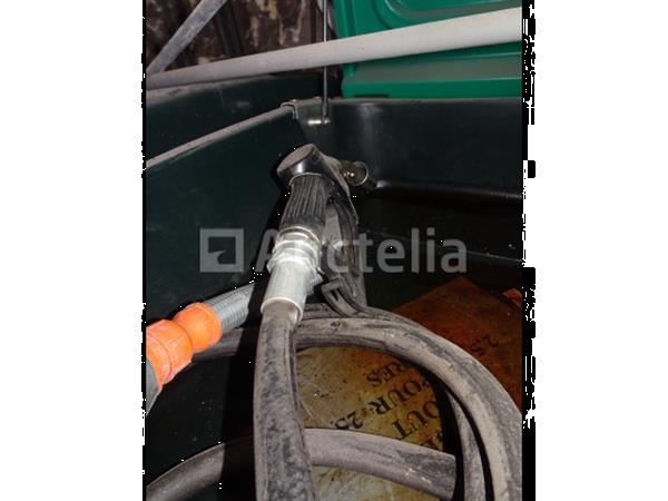 Grote foto een titan truckmaster olie en 5 jerrycans doe het zelf en verbouw onderdelen en accessoires