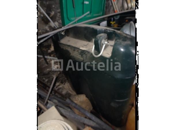 Grote foto een titan truckmaster olie en 5 jerrycans doe het zelf en verbouw onderdelen en accessoires