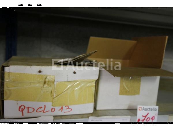 Grote foto set van diverse spijkers in doos doe het zelf en verbouw onderdelen en accessoires