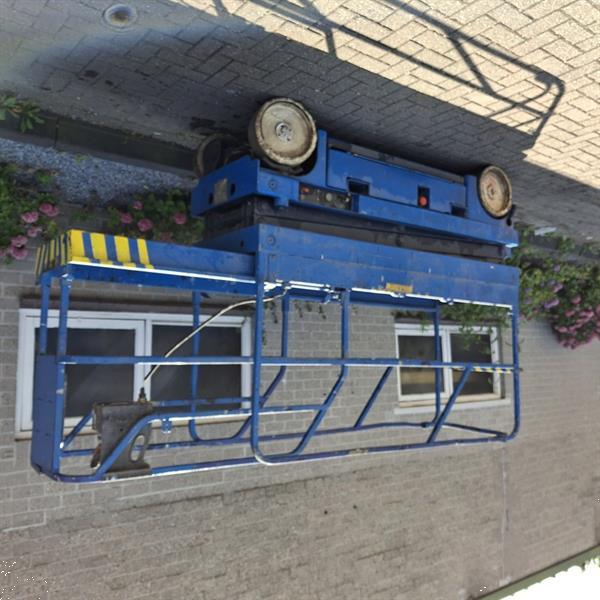 Grote foto haulotte compact 8 hoogwerker schaarlift 8 25 m 2023 accu doe het zelf en verbouw hoogwerkers