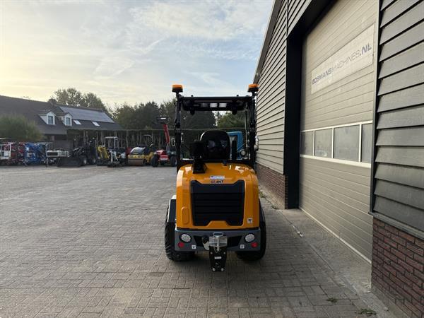 Grote foto giant g2700 x tra hd minishovel nieuw met led verlichting agrarisch shovels