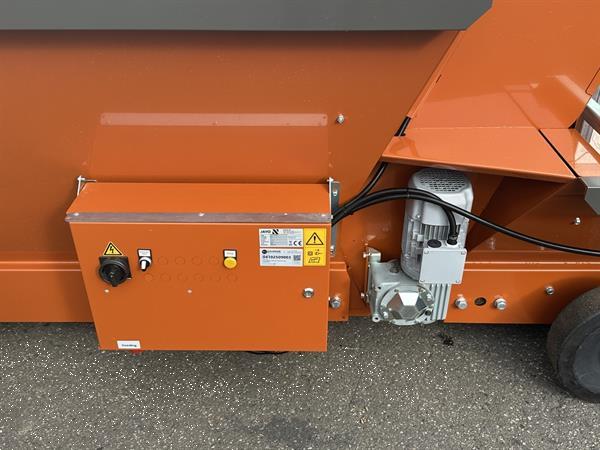 Grote foto javo unimax potmachine voor het vullen van grote potten agrarisch tuinbouw