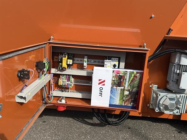Grote foto javo unimax potmachine voor het vullen van grote potten agrarisch tuinbouw
