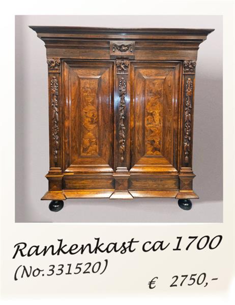 Grote foto kruisvoetkabinet ca 1680 met bloemen op de panelen en sterren binnen no.331550 antiek en kunst stoelen en banken