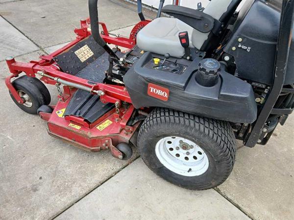 Grote foto toro zeroturn tuin en terras zitmaaiers