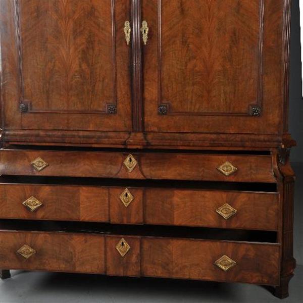 Grote foto antieke kast strak hollands kabinet met fronton overgangsperiode ca. 1800 no.412033 antiek en kunst stoelen en banken