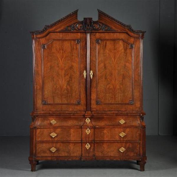 Grote foto antieke kast strak hollands kabinet met fronton overgangsperiode ca. 1800 no.412033 antiek en kunst stoelen en banken