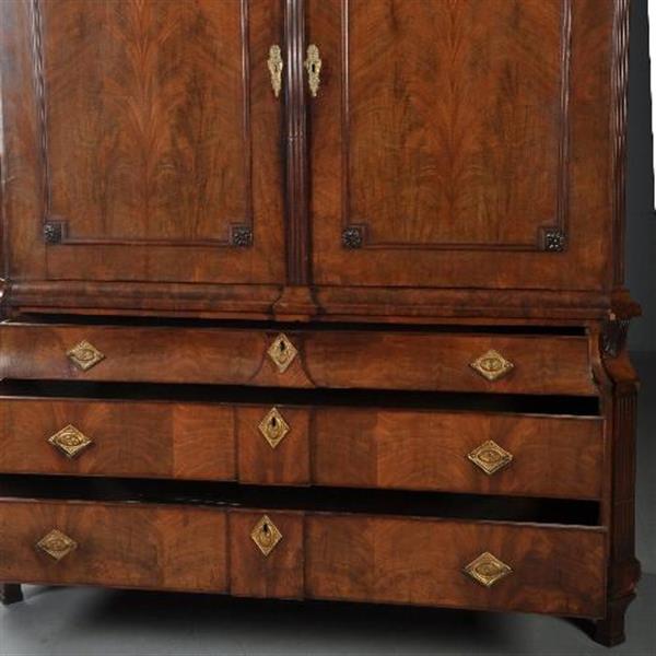 Grote foto antieke kast strak hollands kabinet met fronton overgangsperiode ca. 1800 no.412033 antiek en kunst stoelen en banken