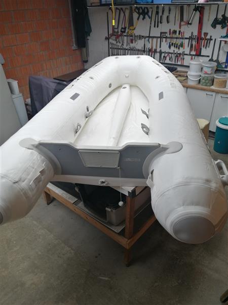 Grote foto rubber boot met motor watersport en boten rubberboten