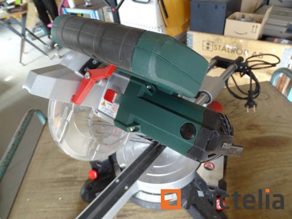 Grote foto afkortzaag metabo kgs 216m doe het zelf en verbouw ijzerwaren en bevestigingsmiddelen
