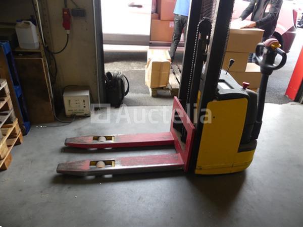 Grote foto ref gebouw a komatsu mws 10 1r stapelaar doe het zelf en verbouw hefwerktuigen