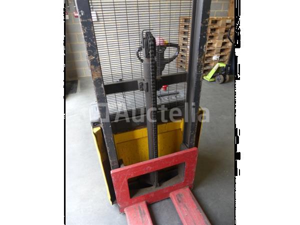 Grote foto ref gebouw a komatsu mws 10 1r stapelaar doe het zelf en verbouw hefwerktuigen