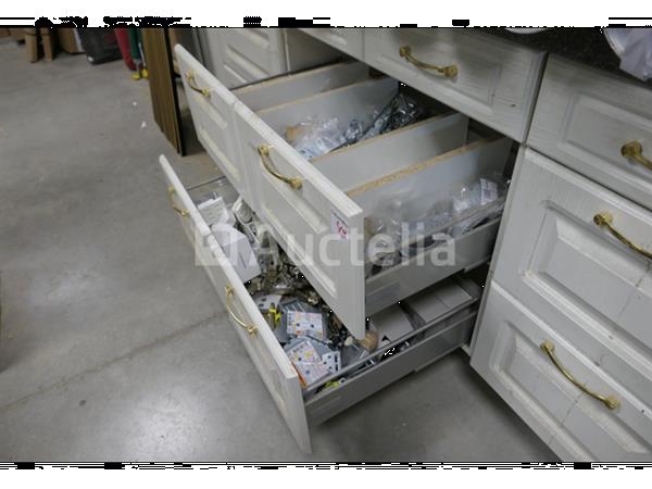 Grote foto diverse hardware in 2 lades doe het zelf en verbouw onderdelen en accessoires