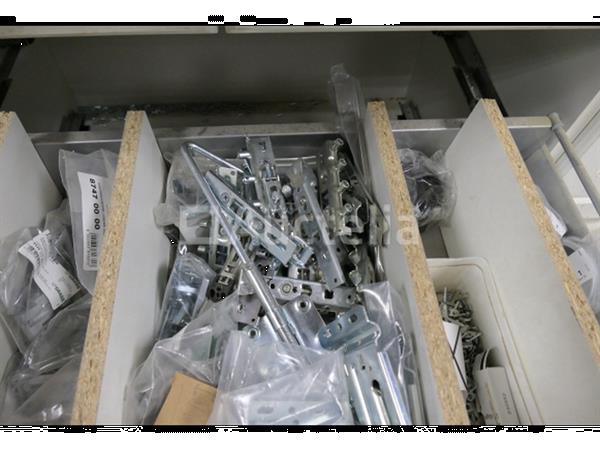 Grote foto diverse hardware in 2 lades doe het zelf en verbouw onderdelen en accessoires