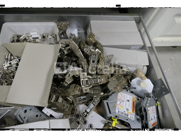 Grote foto diverse hardware in 2 lades doe het zelf en verbouw onderdelen en accessoires