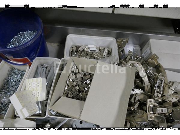Grote foto diverse hardware in 2 lades doe het zelf en verbouw onderdelen en accessoires