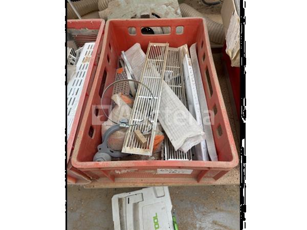 Grote foto set schroeven spijkers ventilatieroosters hoekafwerking van keukenplint van de bodem doe het zelf en verbouw onderdelen en accessoires