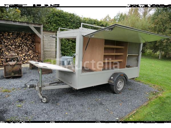 Grote foto enkelassige gesloten aanhangwagen voor gereedschapstransport of ander transport agrarisch aanhangwagens
