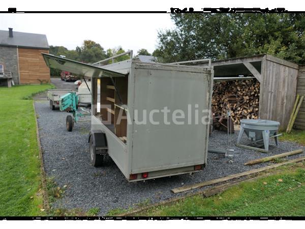 Grote foto enkelassige gesloten aanhangwagen voor gereedschapstransport of ander transport agrarisch aanhangwagens
