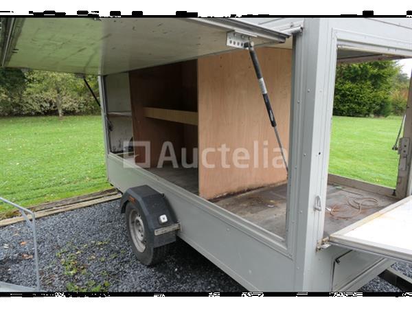 Grote foto enkelassige gesloten aanhangwagen voor gereedschapstransport of ander transport agrarisch aanhangwagens