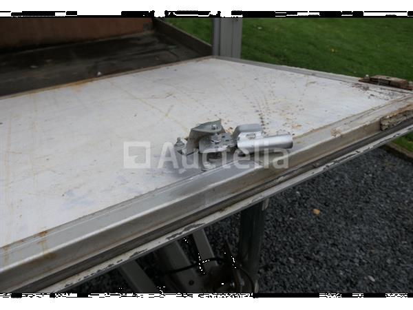 Grote foto enkelassige gesloten aanhangwagen voor gereedschapstransport of ander transport agrarisch aanhangwagens