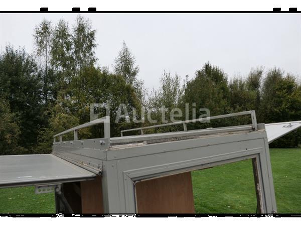 Grote foto enkelassige gesloten aanhangwagen voor gereedschapstransport of ander transport agrarisch aanhangwagens