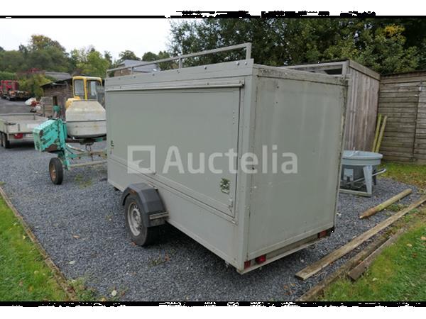 Grote foto enkelassige gesloten aanhangwagen voor gereedschapstransport of ander transport agrarisch aanhangwagens