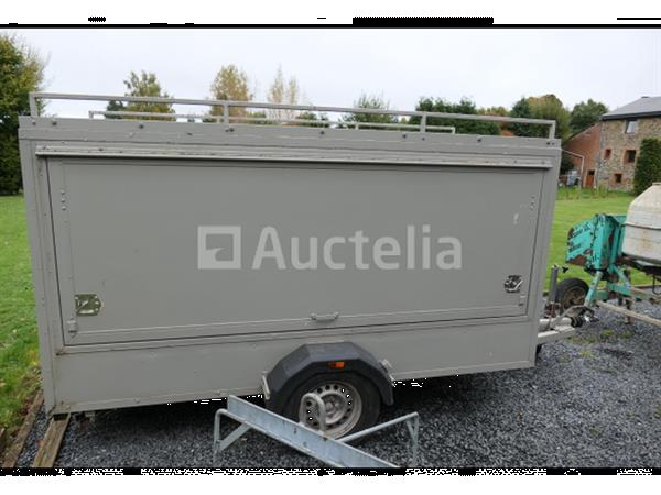 Grote foto enkelassige gesloten aanhangwagen voor gereedschapstransport of ander transport agrarisch aanhangwagens