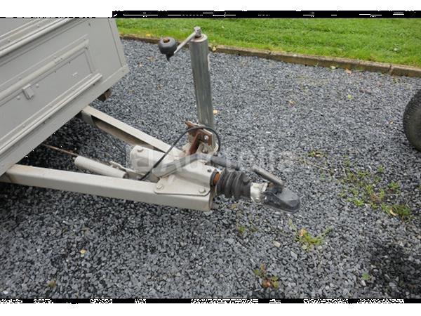 Grote foto enkelassige gesloten aanhangwagen voor gereedschapstransport of ander transport agrarisch aanhangwagens
