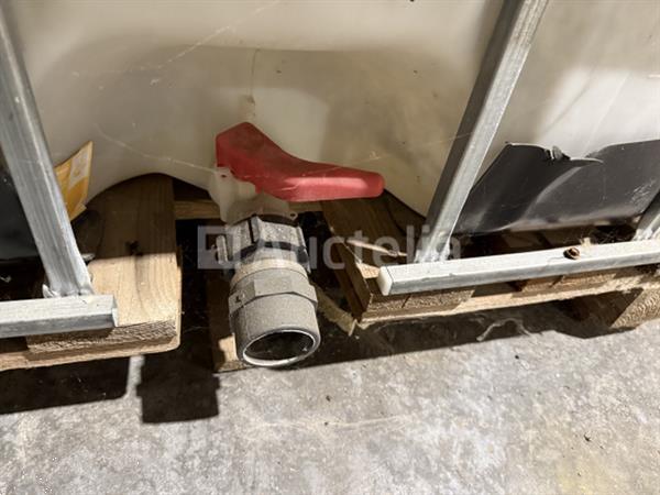Grote foto 2 cubitainers doe het zelf en verbouw onderdelen en accessoires