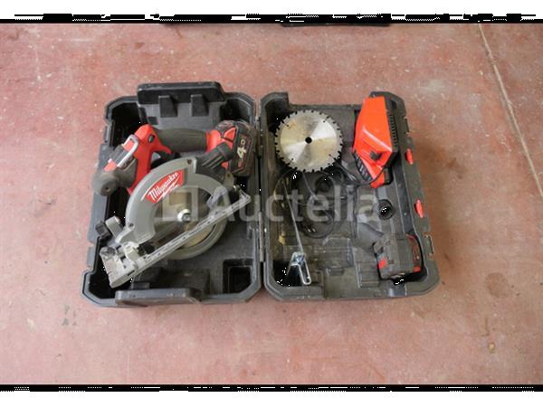 Grote foto milwaukee fuel borstelloze cirkelzaag op batterijen doe het zelf en verbouw ijzerwaren en bevestigingsmiddelen