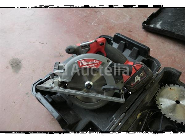 Grote foto milwaukee fuel borstelloze cirkelzaag op batterijen doe het zelf en verbouw ijzerwaren en bevestigingsmiddelen