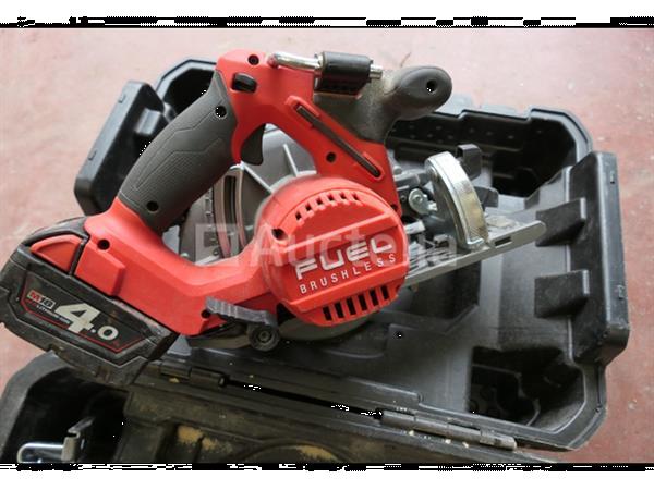 Grote foto milwaukee fuel borstelloze cirkelzaag op batterijen doe het zelf en verbouw ijzerwaren en bevestigingsmiddelen