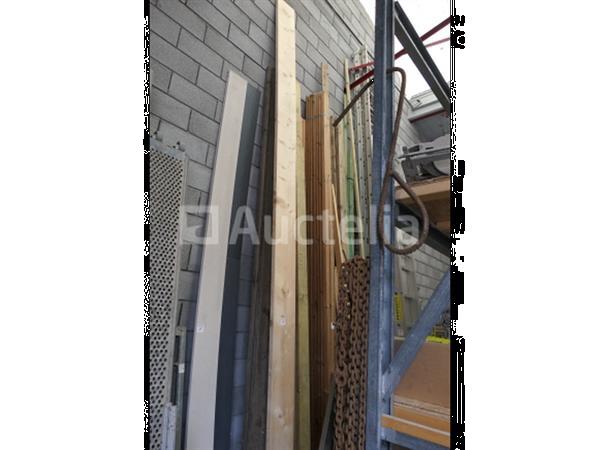 Grote foto evenwicht van diverse hout en gevelplaten doe het zelf en verbouw ijzerwaren en bevestigingsmiddelen