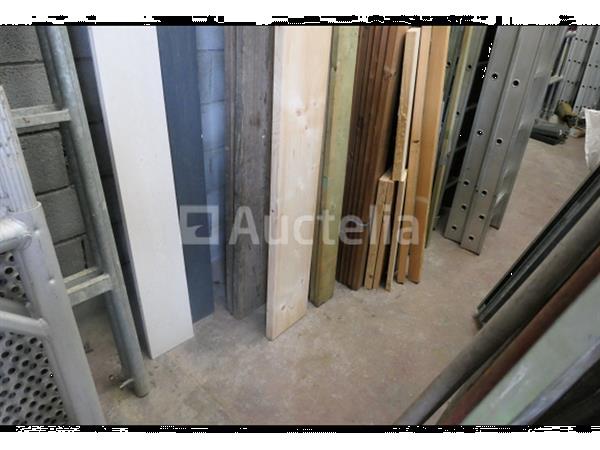 Grote foto evenwicht van diverse hout en gevelplaten doe het zelf en verbouw ijzerwaren en bevestigingsmiddelen