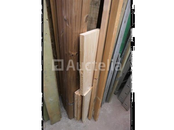 Grote foto evenwicht van diverse hout en gevelplaten doe het zelf en verbouw ijzerwaren en bevestigingsmiddelen