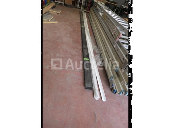 Grote foto evenwicht van diverse hout en gevelplaten doe het zelf en verbouw ijzerwaren en bevestigingsmiddelen